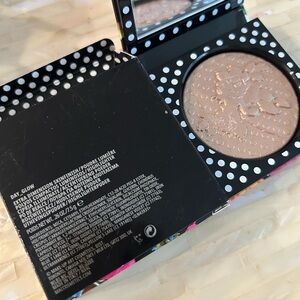 MAC Cosmetics Gold Highlighter Shimmer